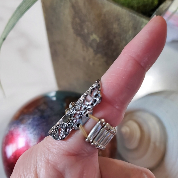 Silver Tone and Black Jewels Stretch Band Ring 💥3 for $24💥 - Picture 10 of 14
